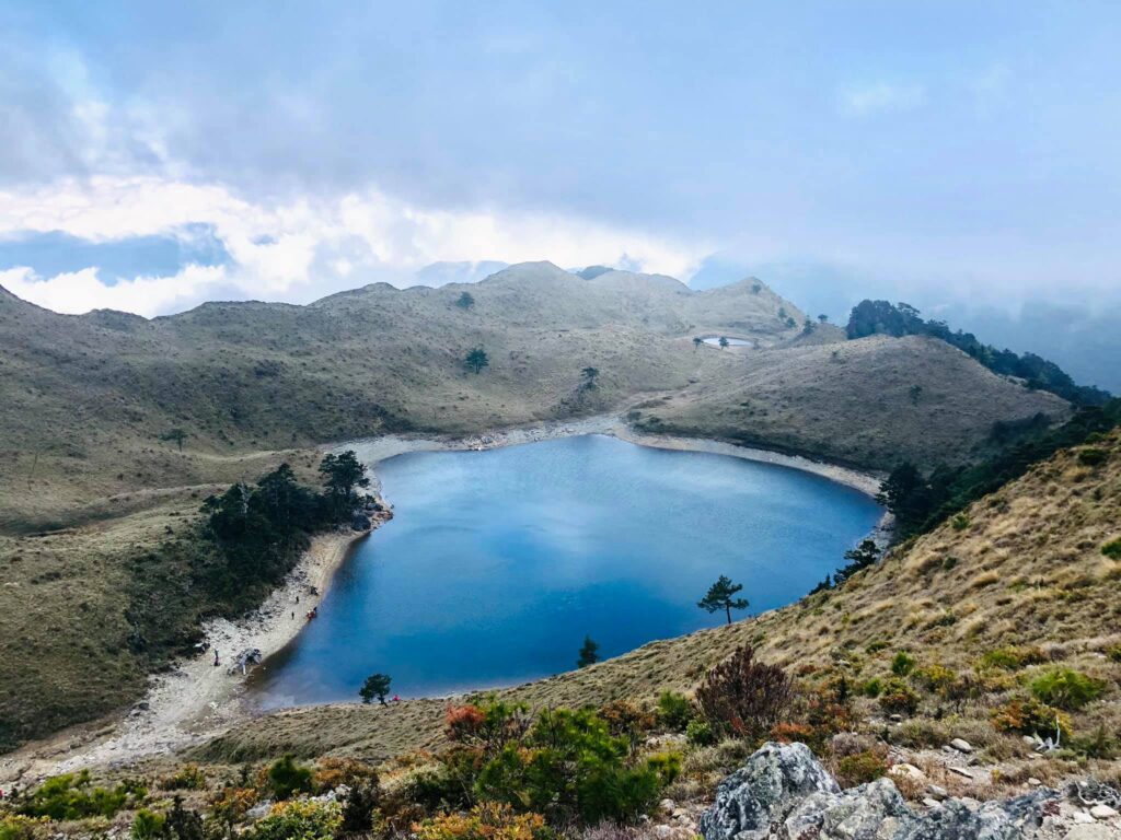 有關換山   七彩湖 
